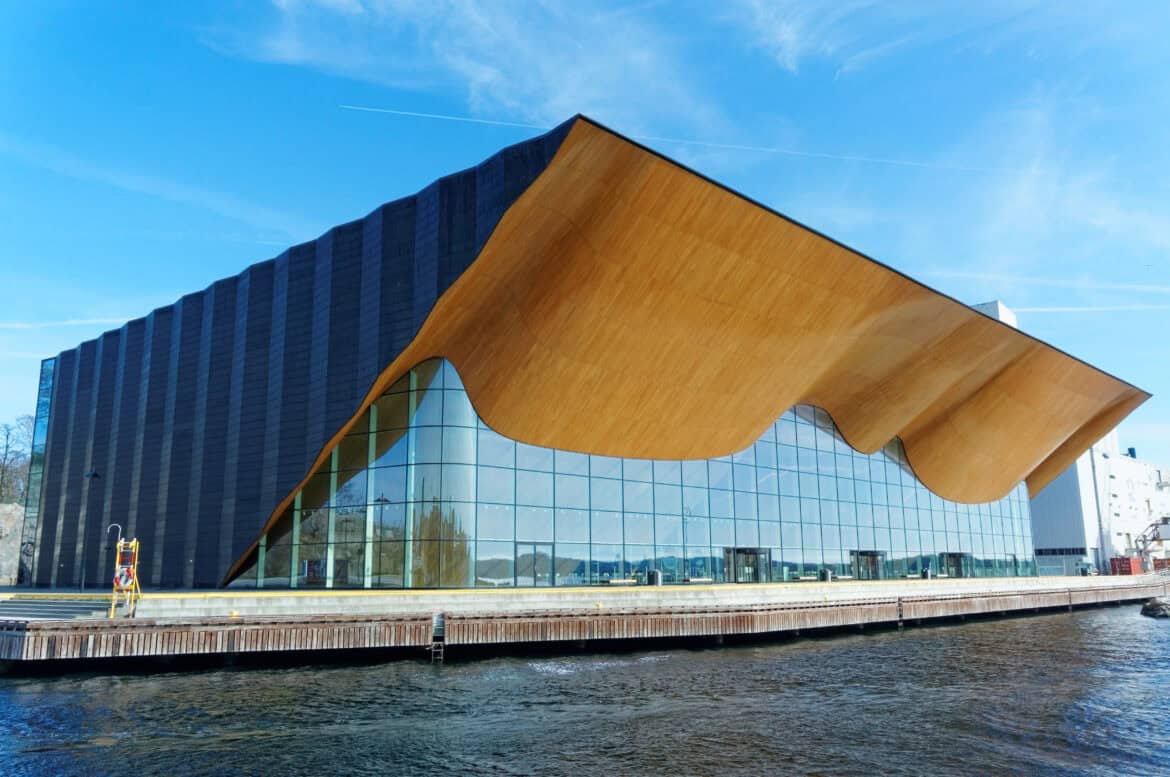 Teater i Norge – en levende scenekunst fra Ibsen til i dag med moderne uttrykk og tradisjonell arv